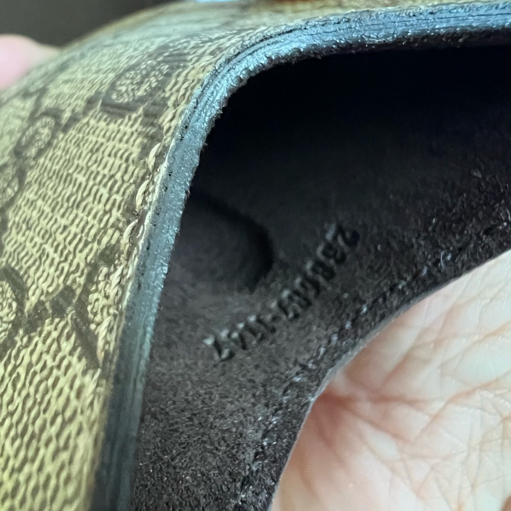 Authentic Gucci Pouch - Picture 3 of 10